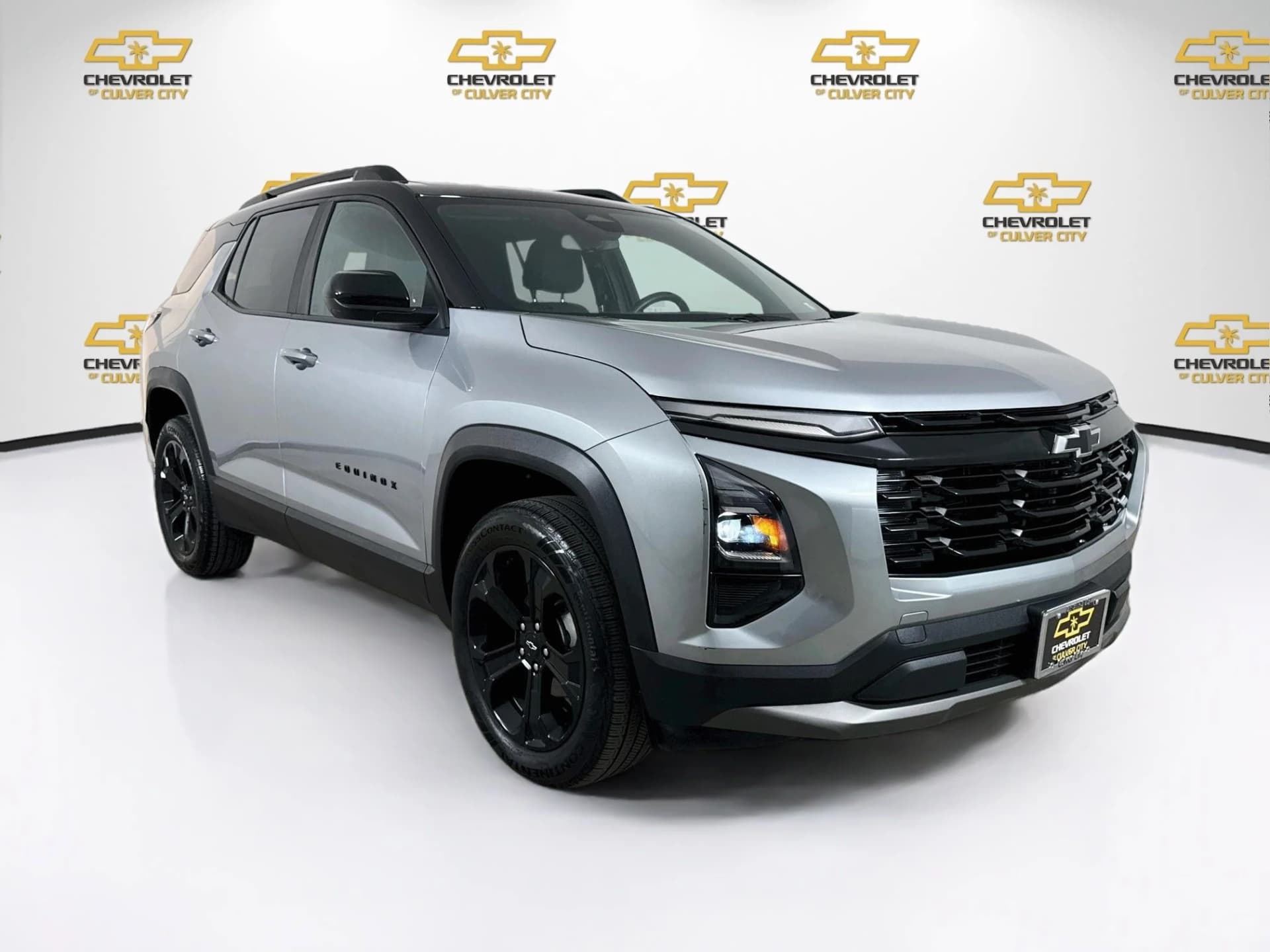 2025 Chevrolet Equinox Base — photo 1 of 35