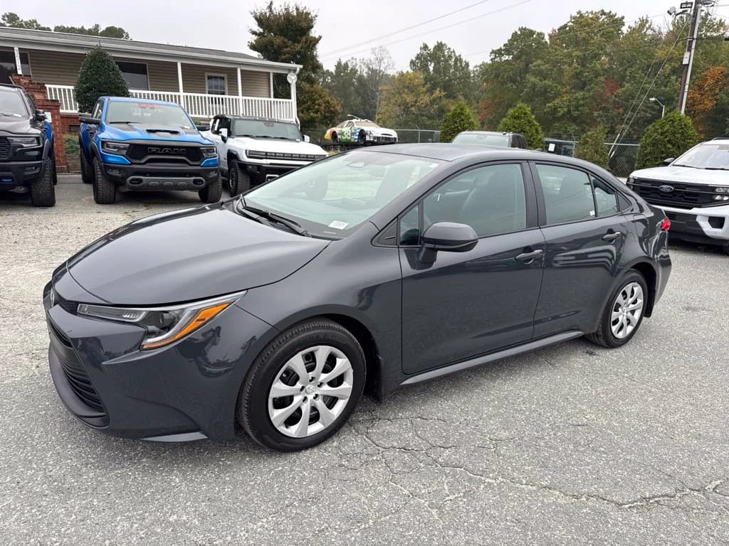 2027 Toyota Corolla LE — photo 1 of 31