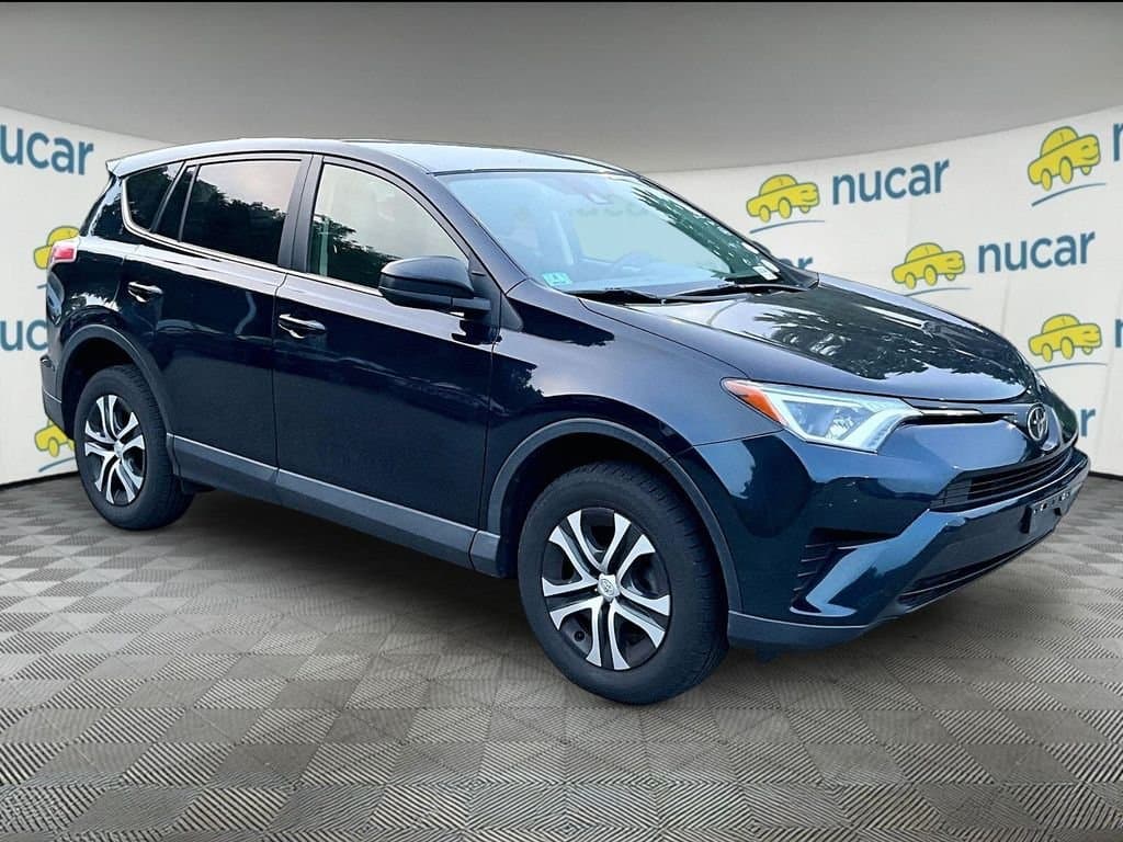 2017 Toyota RAV4 LE — photo 1 of 10