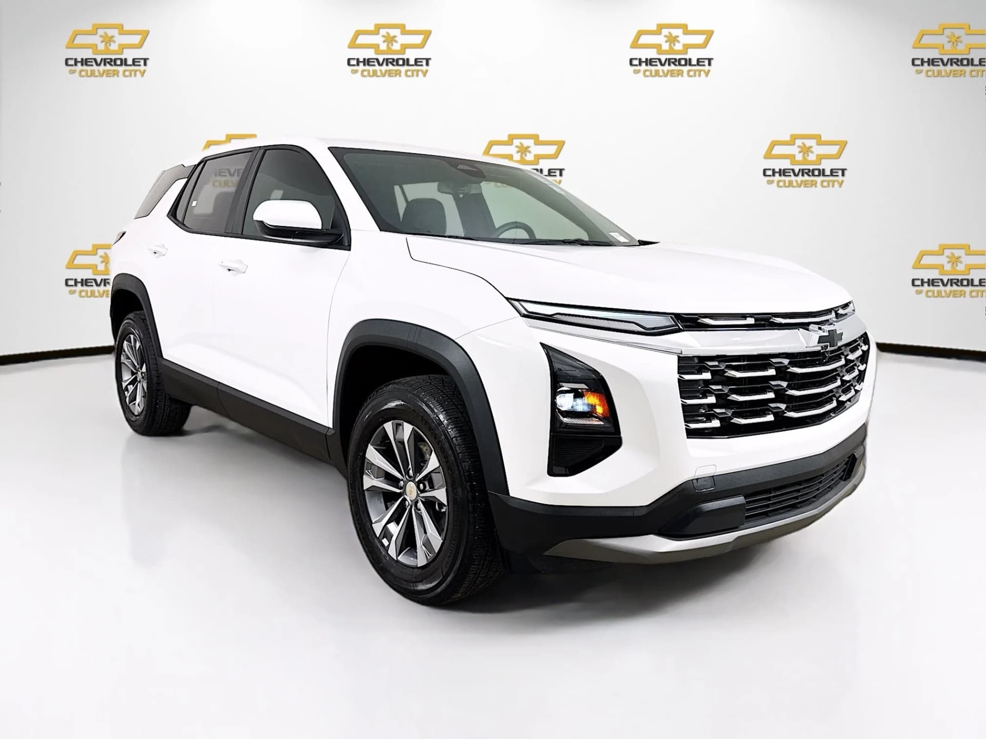 2025 Chevrolet Equinox LT — photo 1 of 35