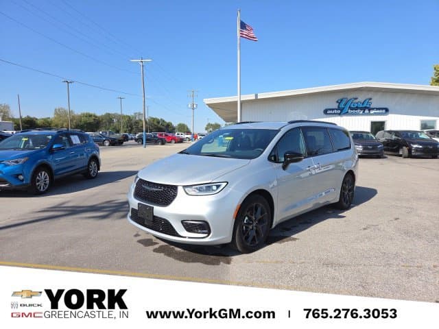 2026 Chrysler Pacifica Select — photo 1 of 14