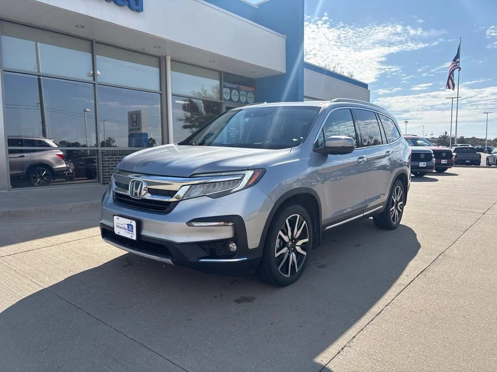 2022 Honda Pilot Touring 7-Passenger — photo 1 of 49