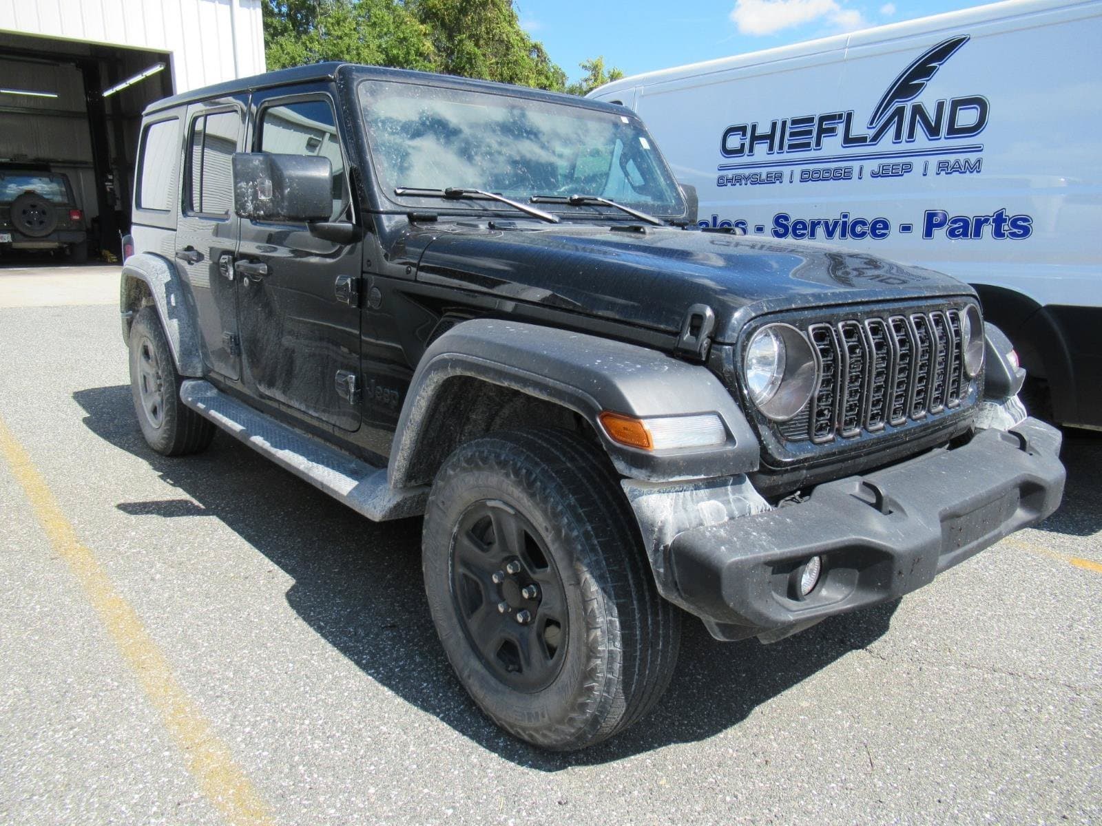 2024 Jeep Wrangler Sport — photo 1 of 5