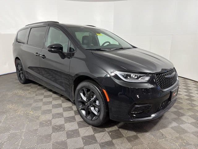 2026 Chrysler Pacifica Select — photo 1 of 34