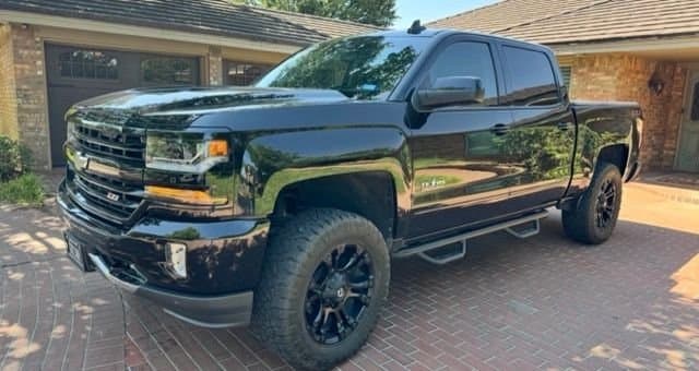 2018 Chevrolet Silverado 1500 LT — photo 1 of 3