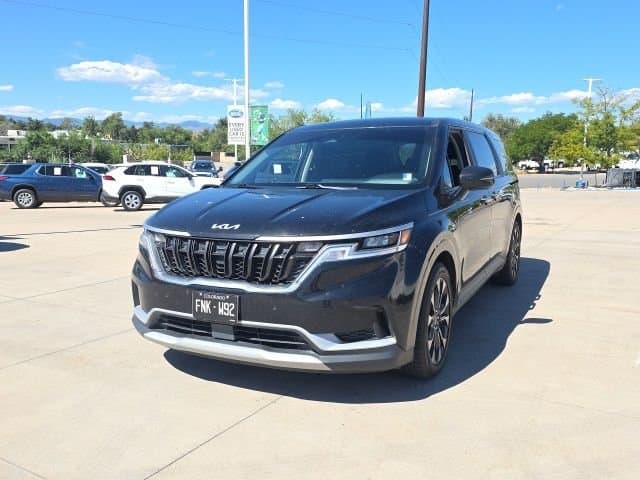 2022 Kia Carnival EX — photo 1 of 21