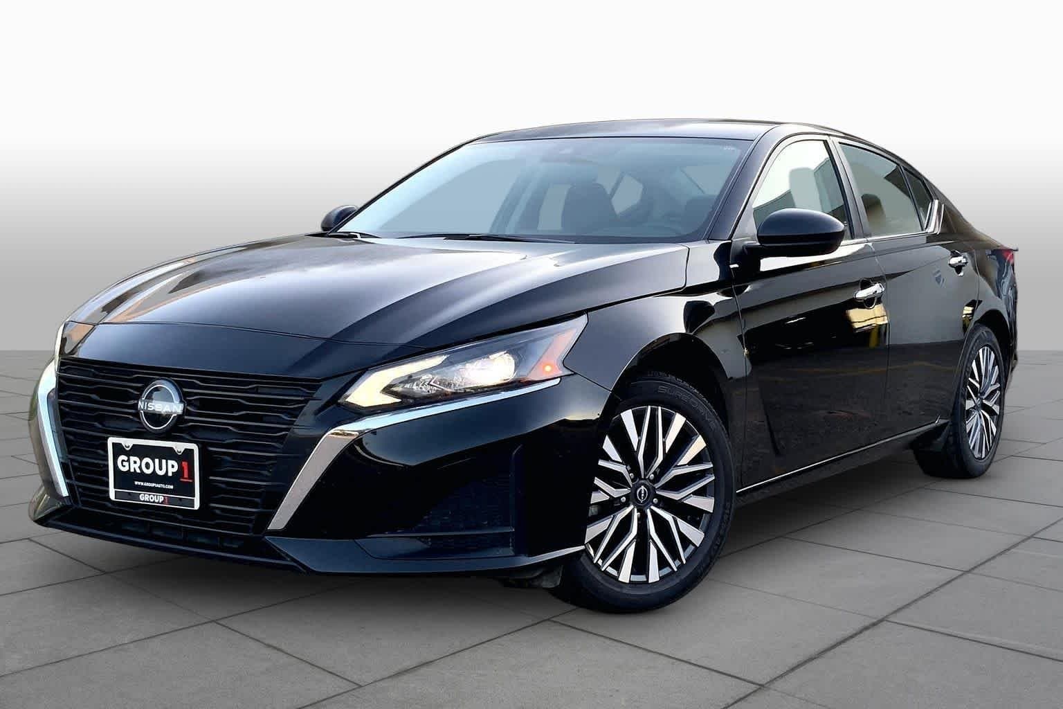2025 Nissan Altima SV — photo 1 of 35