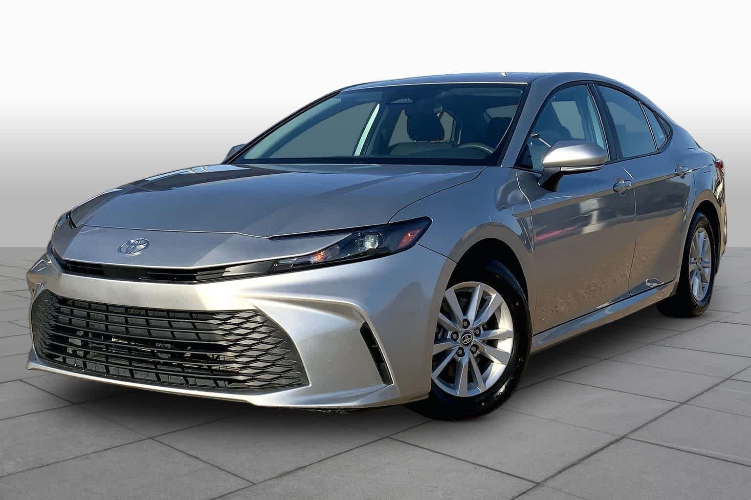 2025 Toyota Camry LE — photo 1 of 36