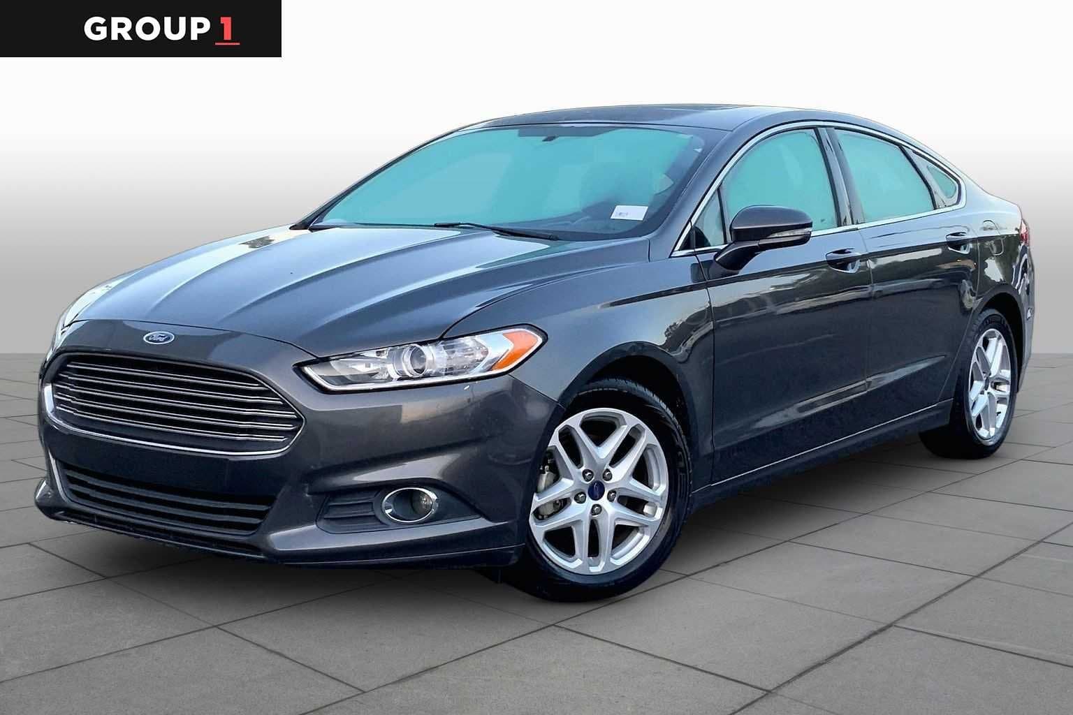 2016 Ford Fusion SE — photo 1 of 28