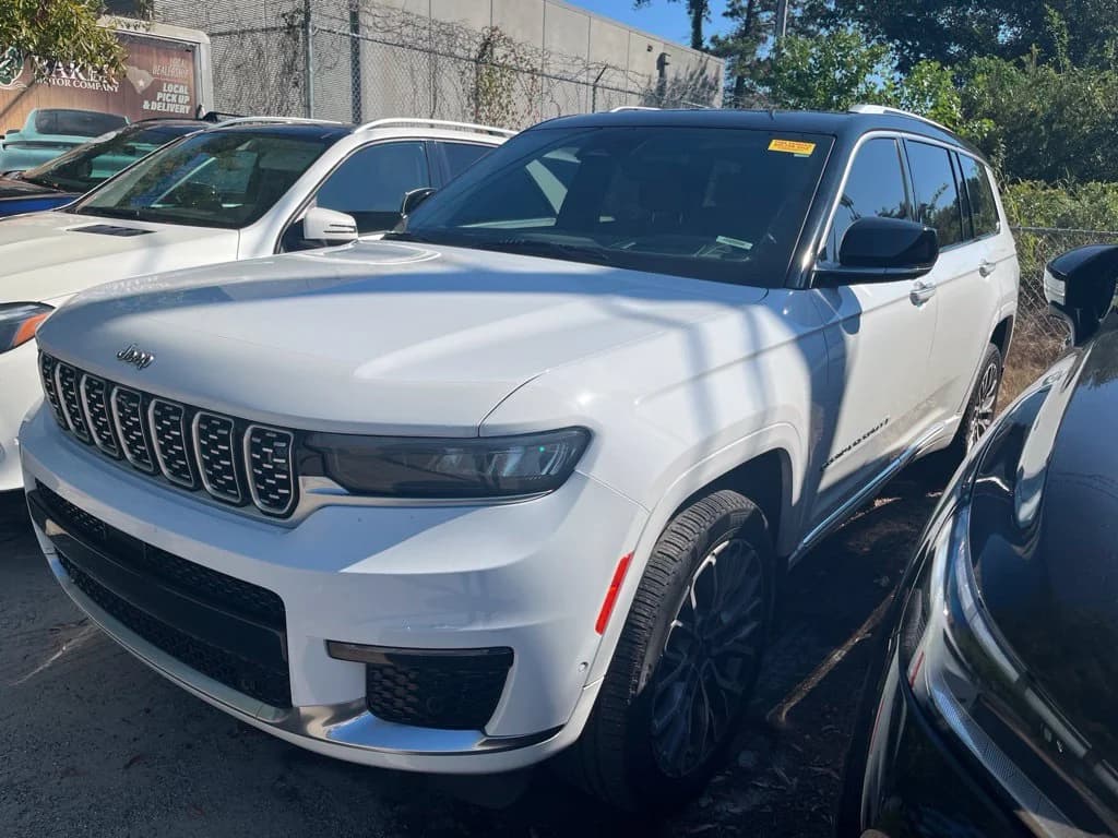 2021 Jeep Grand Cherokee L Summit — photo 1 of 10