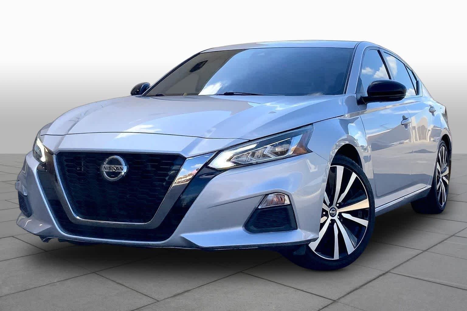 2020 Nissan Altima 2.5 SR — photo 1 of 33