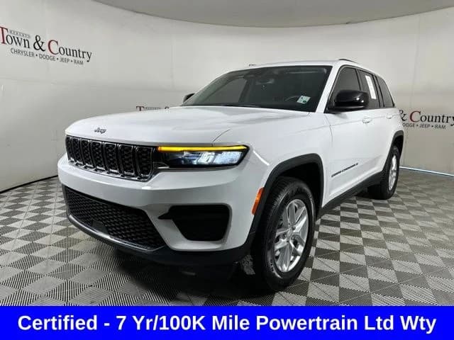 2023 Jeep Grand Cherokee Laredo — photo 1 of 18
