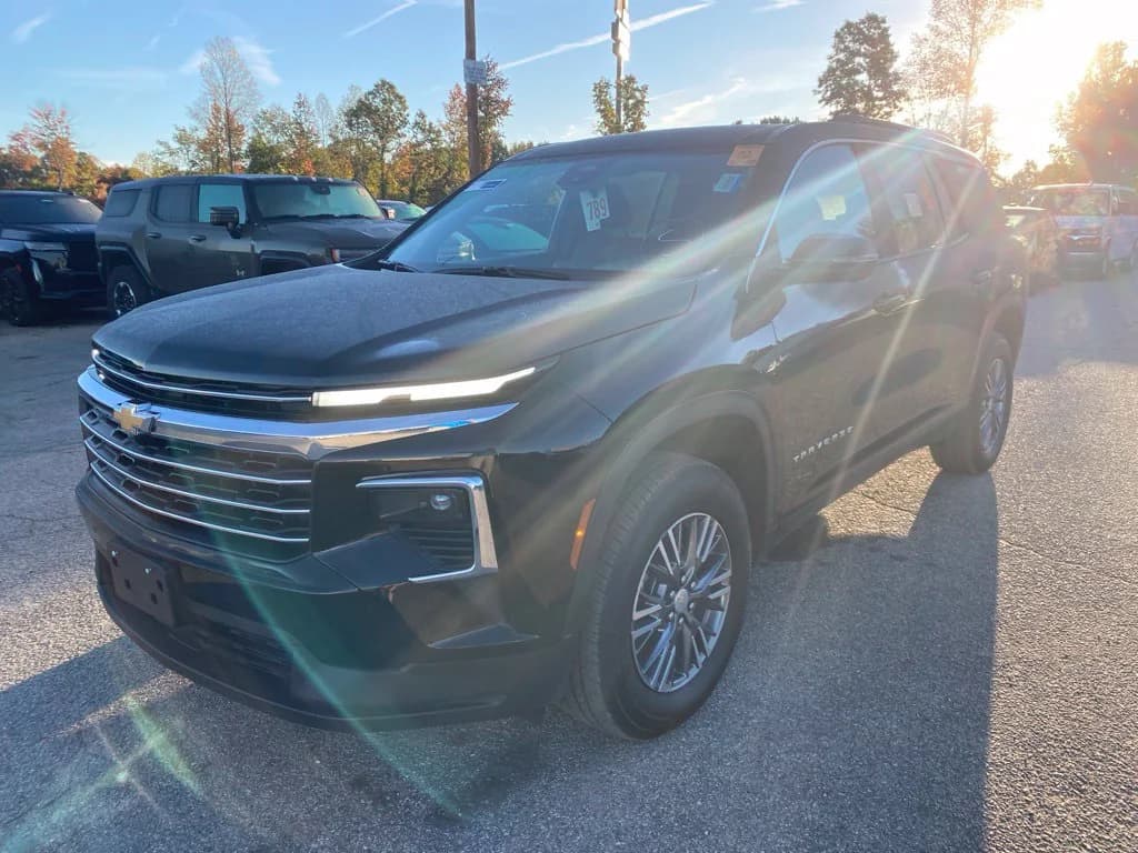 2026 Chevrolet Traverse FWD LT — photo 1 of 15