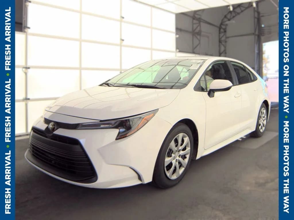 2025 Toyota Corolla LE — photo 1 of 8