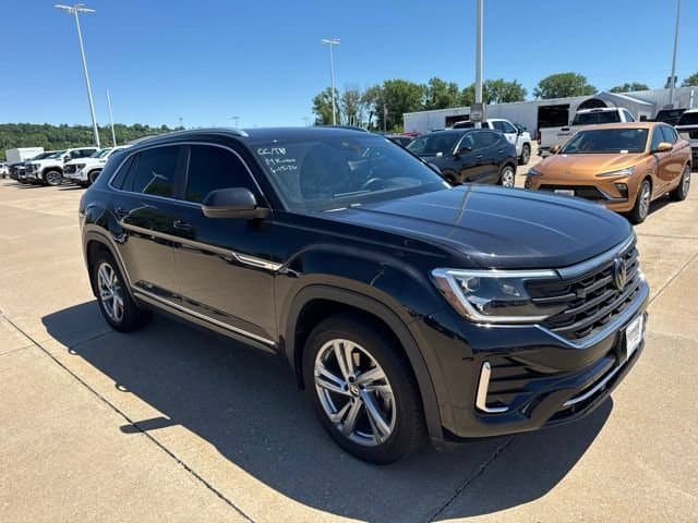 2024 Volkswagen Atlas Cross Sport 2.0T SEL R-Line — photo 1 of 39