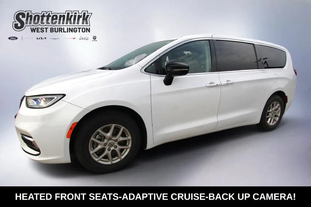 2024 Chrysler Pacifica Touring L — photo 1 of 40