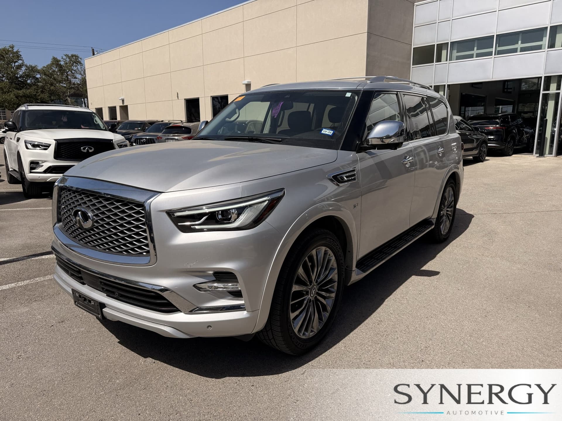 2019 INFINITI QX80 LUXE — photo 1 of 3
