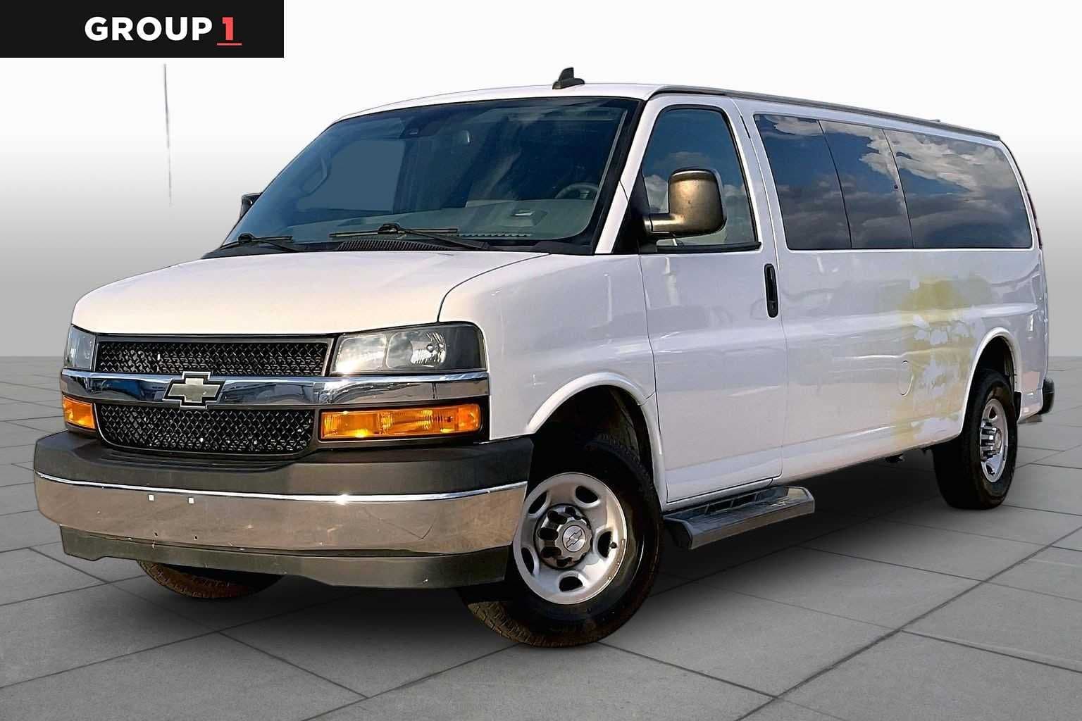 2019 Chevrolet Express Passenger LT — photo 1 of 32