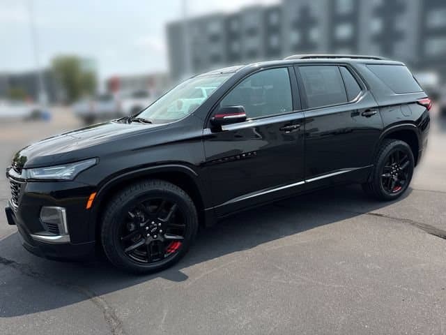 2023 Chevrolet Traverse Premier — photo 1 of 42