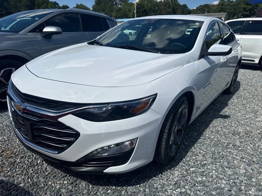 2024 Chevrolet Malibu LT — photo 1 of 4
