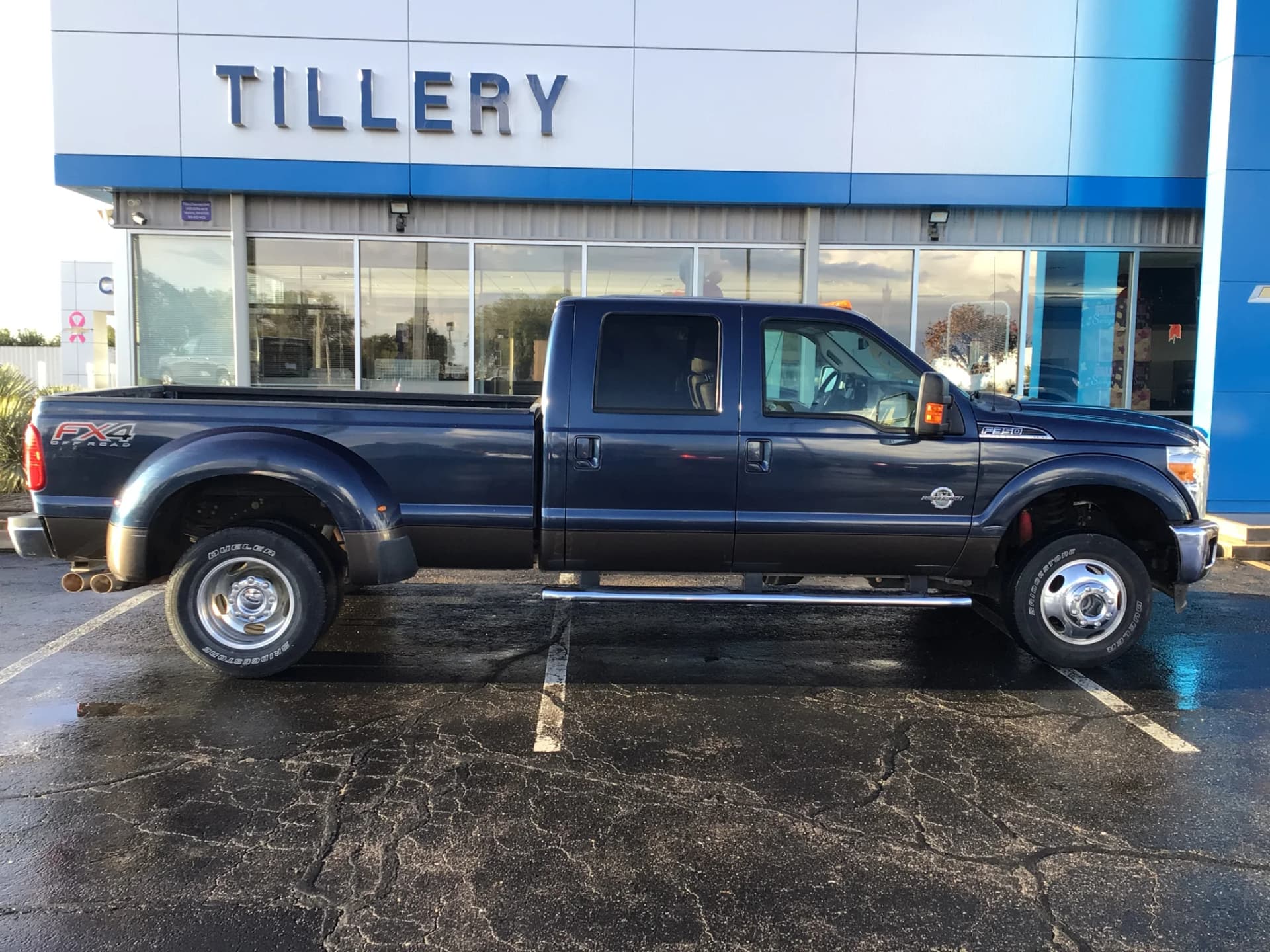 2016 Ford Super Duty F-350 DRW Lariat — photo 1 of 25