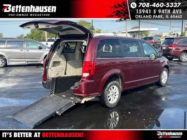 2018 Dodge Grand Caravan SXT — photo 1 of 12