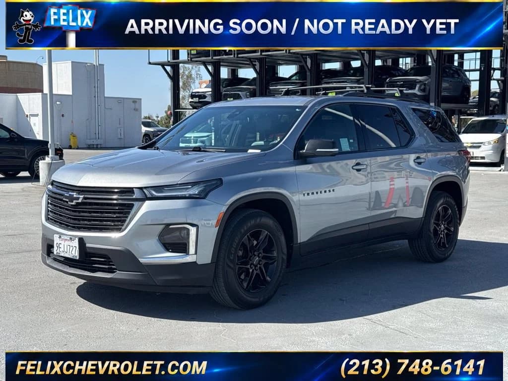 2023 Chevrolet Traverse LT Leather — photo 1 of 12
