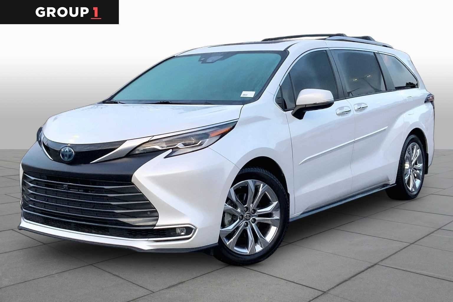 2023 Toyota Sienna Platinum — photo 1 of 29