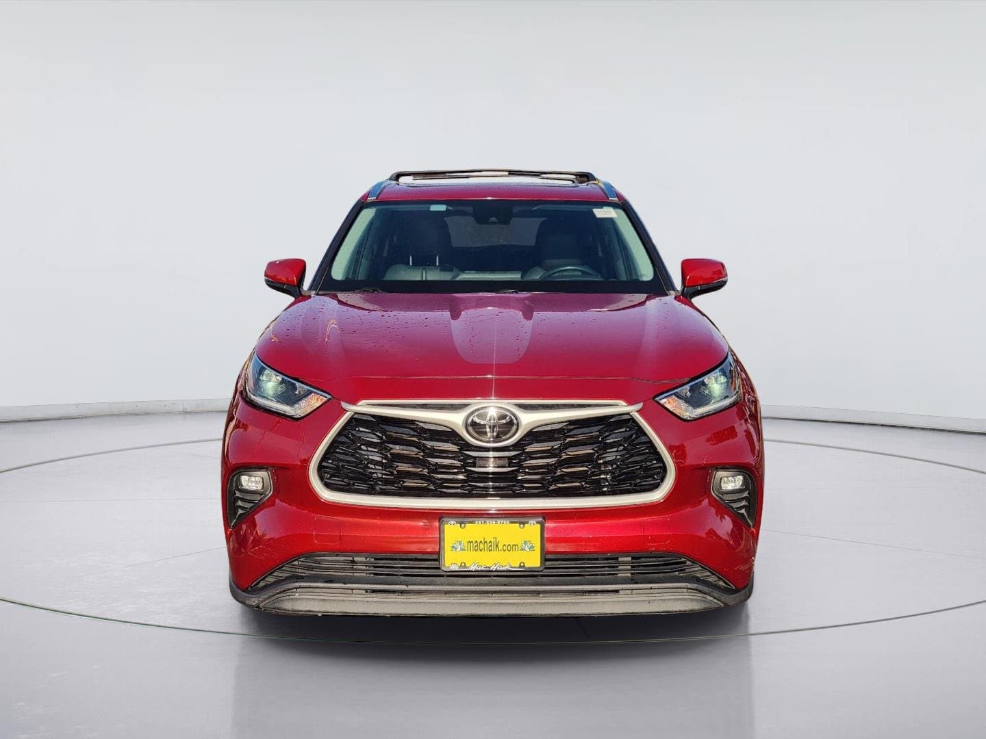 2021 Toyota Highlander XLE — photo 1 of 26
