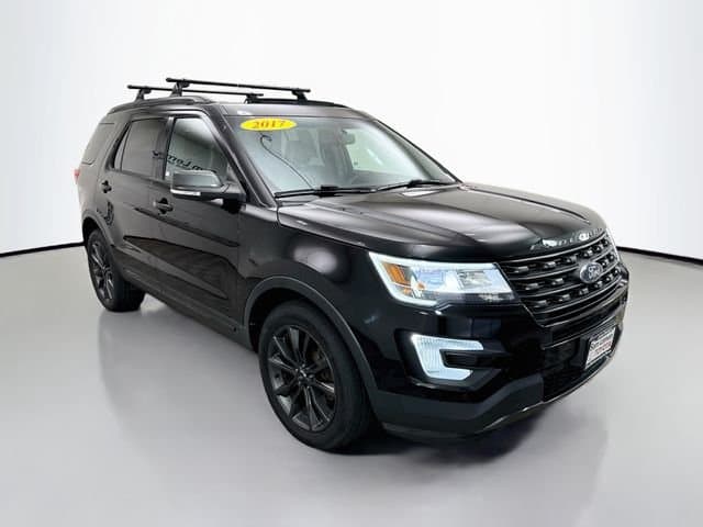 2017 Ford Explorer XLT — photo 1 of 34