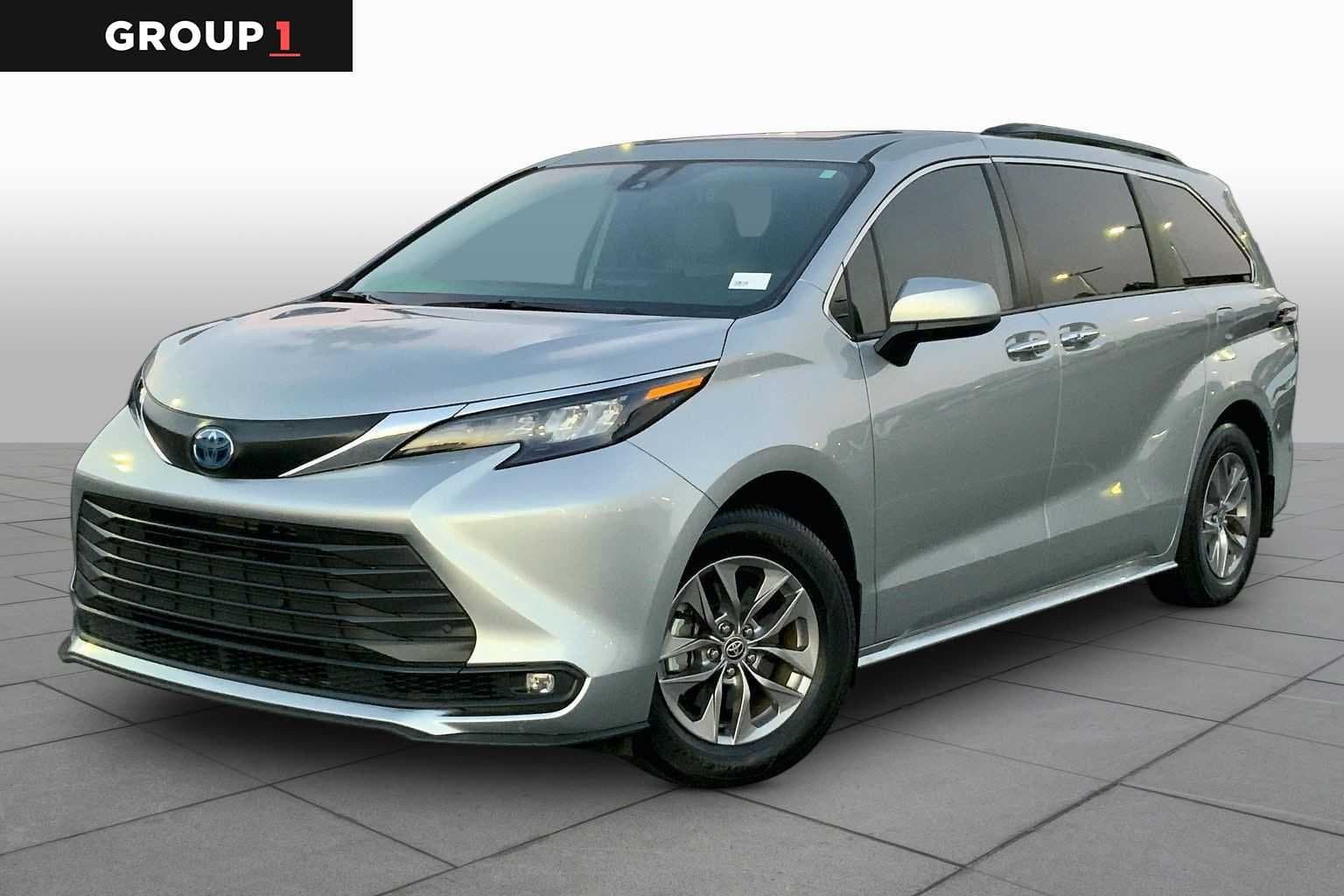 2025 Toyota Sienna XLE — photo 1 of 29