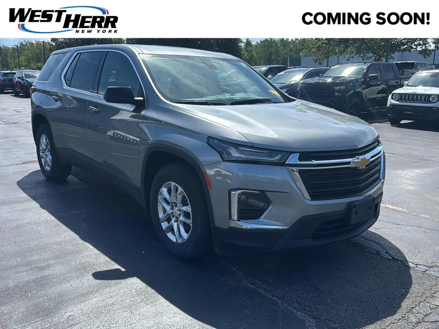 2023 Chevrolet Traverse LS — photo 1 of 21