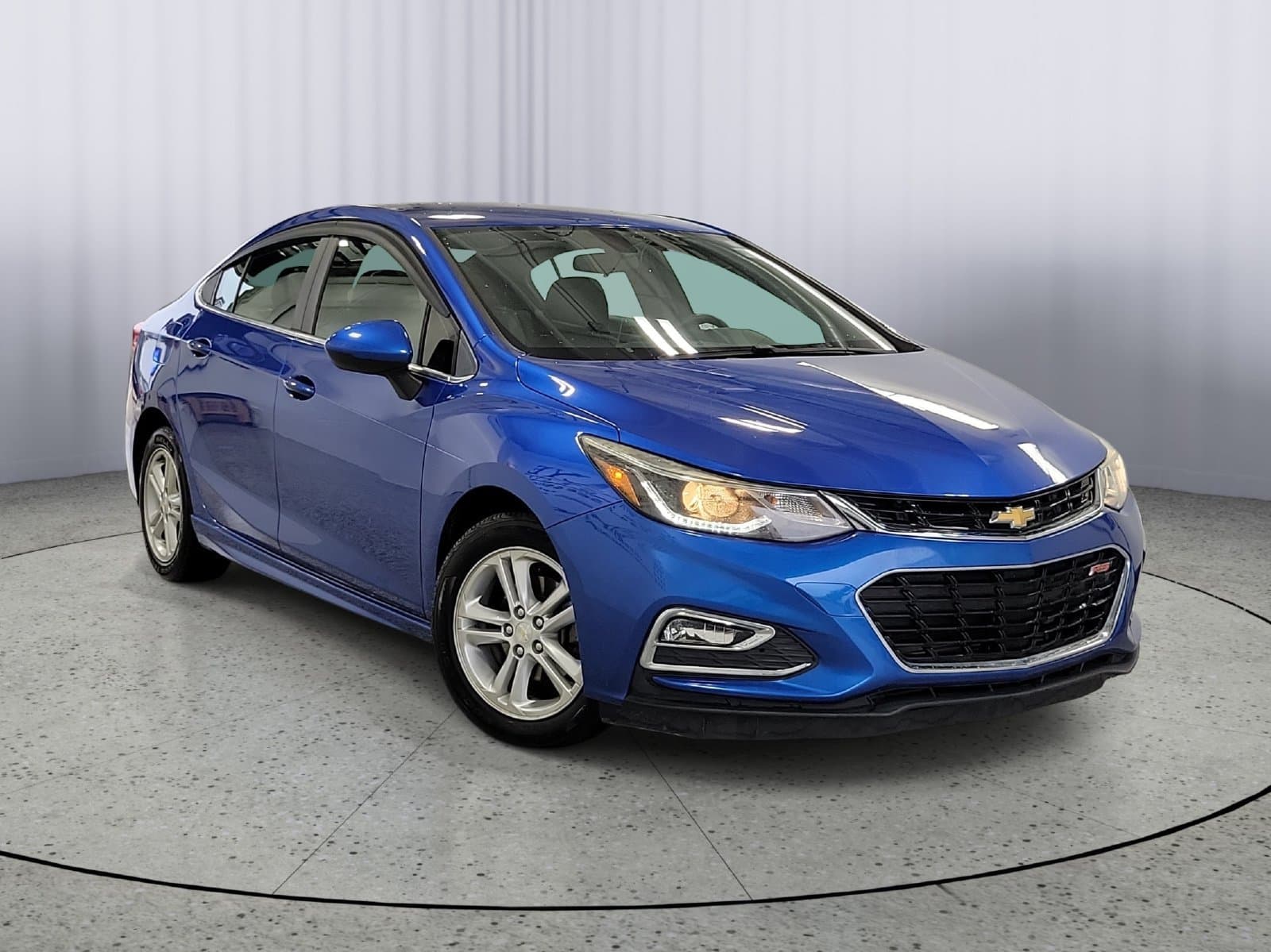 2017 Chevrolet Cruze LT — photo 1 of 30