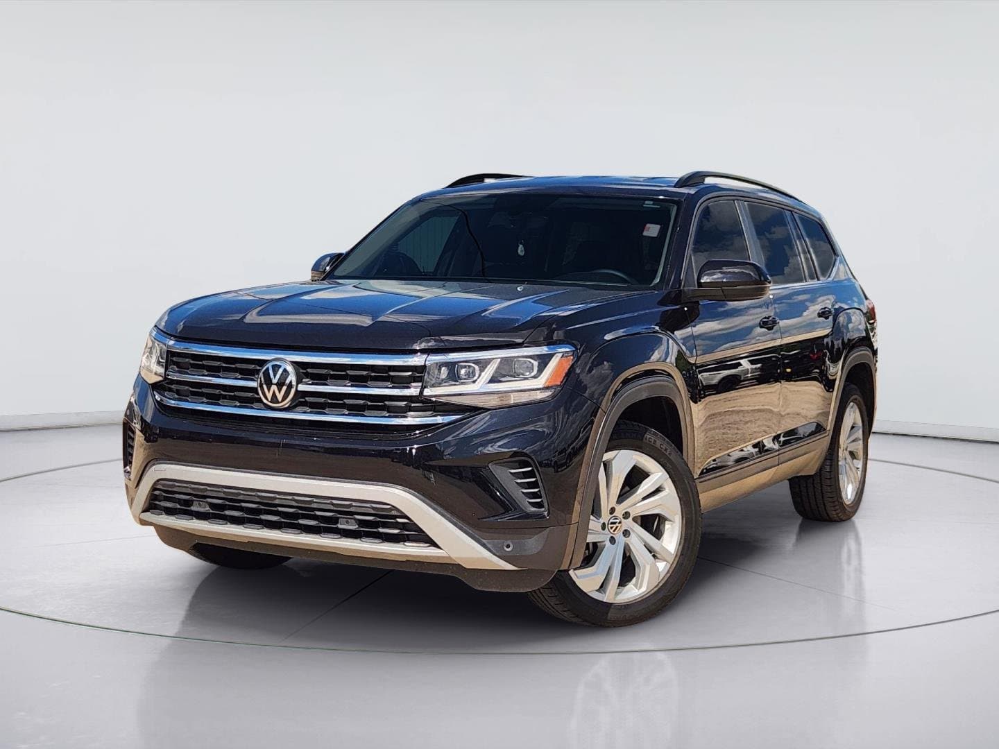 2021 Volkswagen Atlas 2.0T SE w/Technology — photo 1 of 32