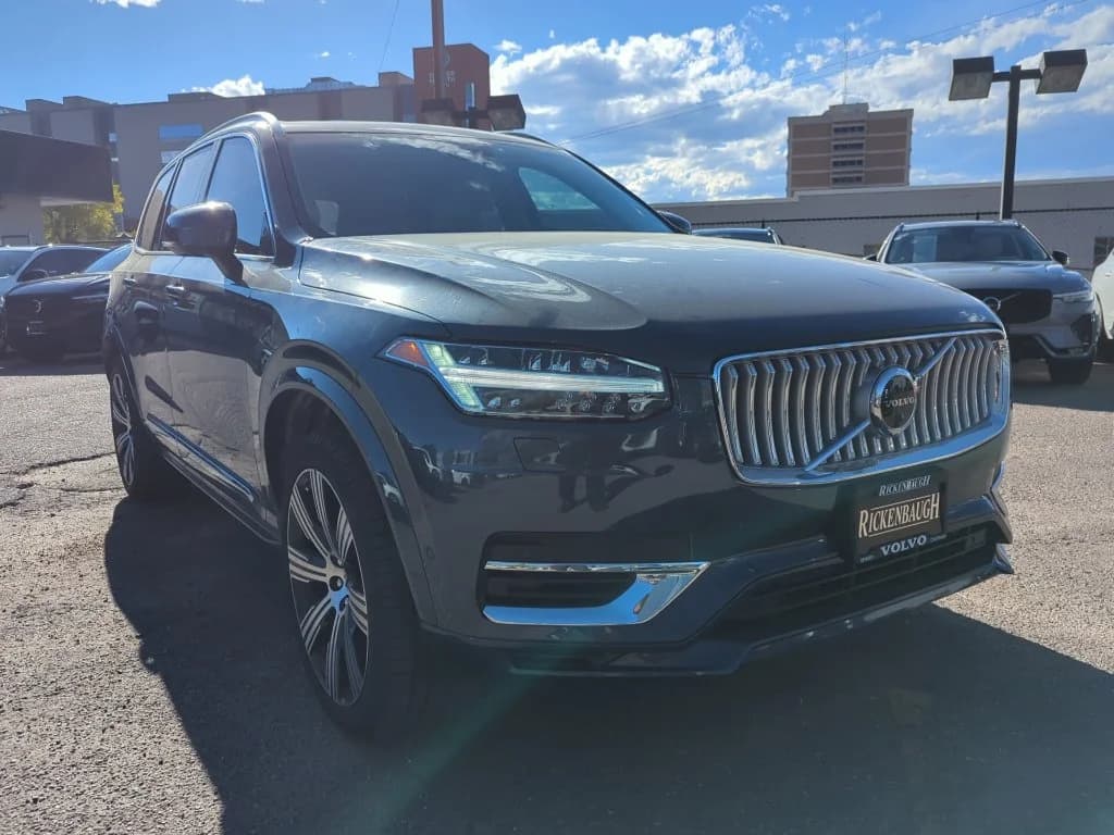 2025 Volvo XC90 Plug-In Hybrid Base — photo 1 of 11