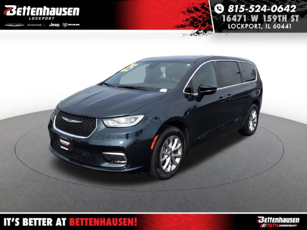 2025 Chrysler Pacifica Select — photo 1 of 28