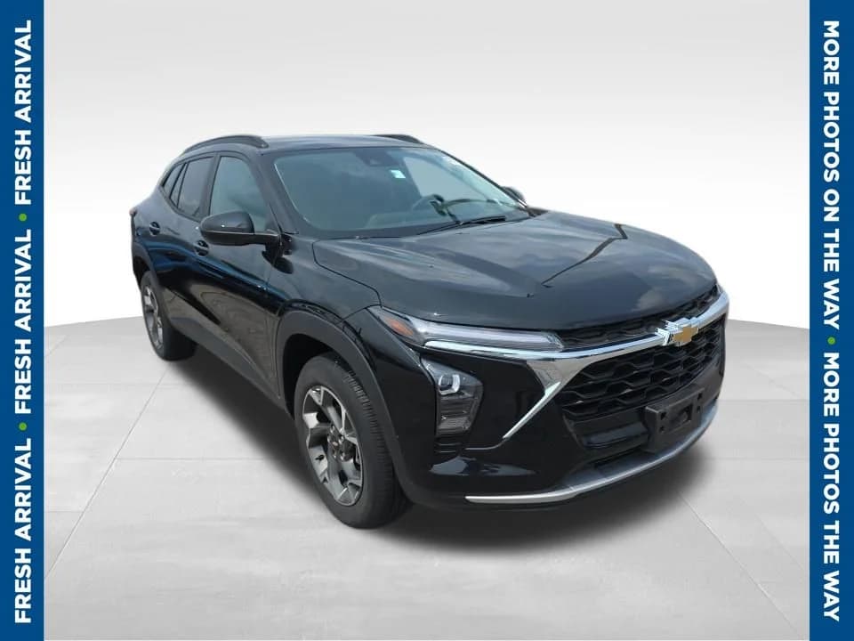 2025 Chevrolet Trax LT — photo 1 of 9