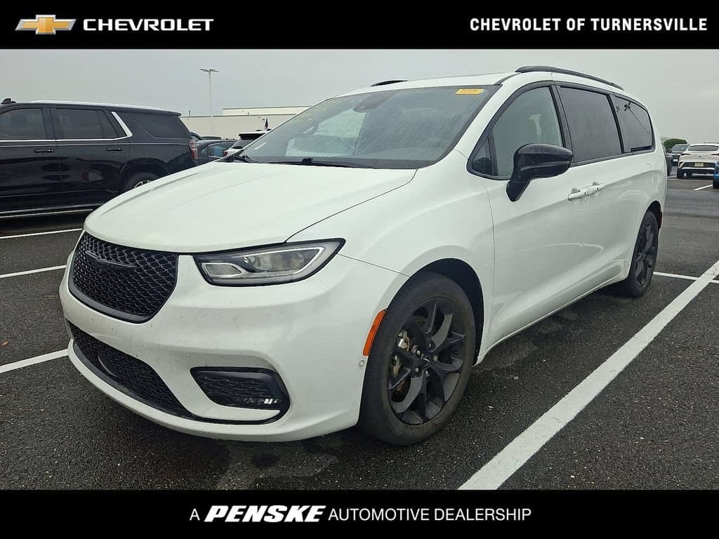 2023 Chrysler Pacifica Limited — photo 1 of 4