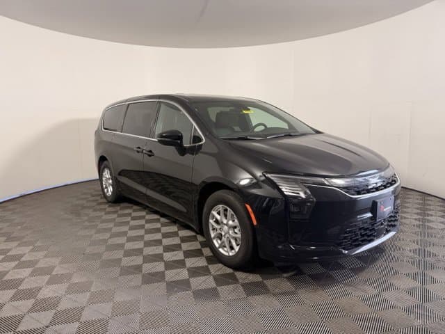 2027 Chrysler Pacifica Select — photo 1 of 33
