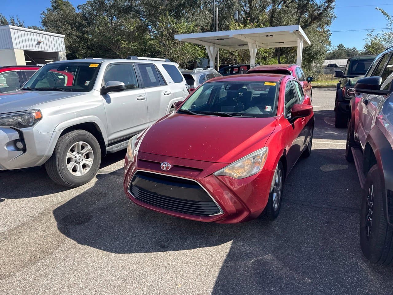 2017 Toyota Yaris iA Base — photo 1 of 6