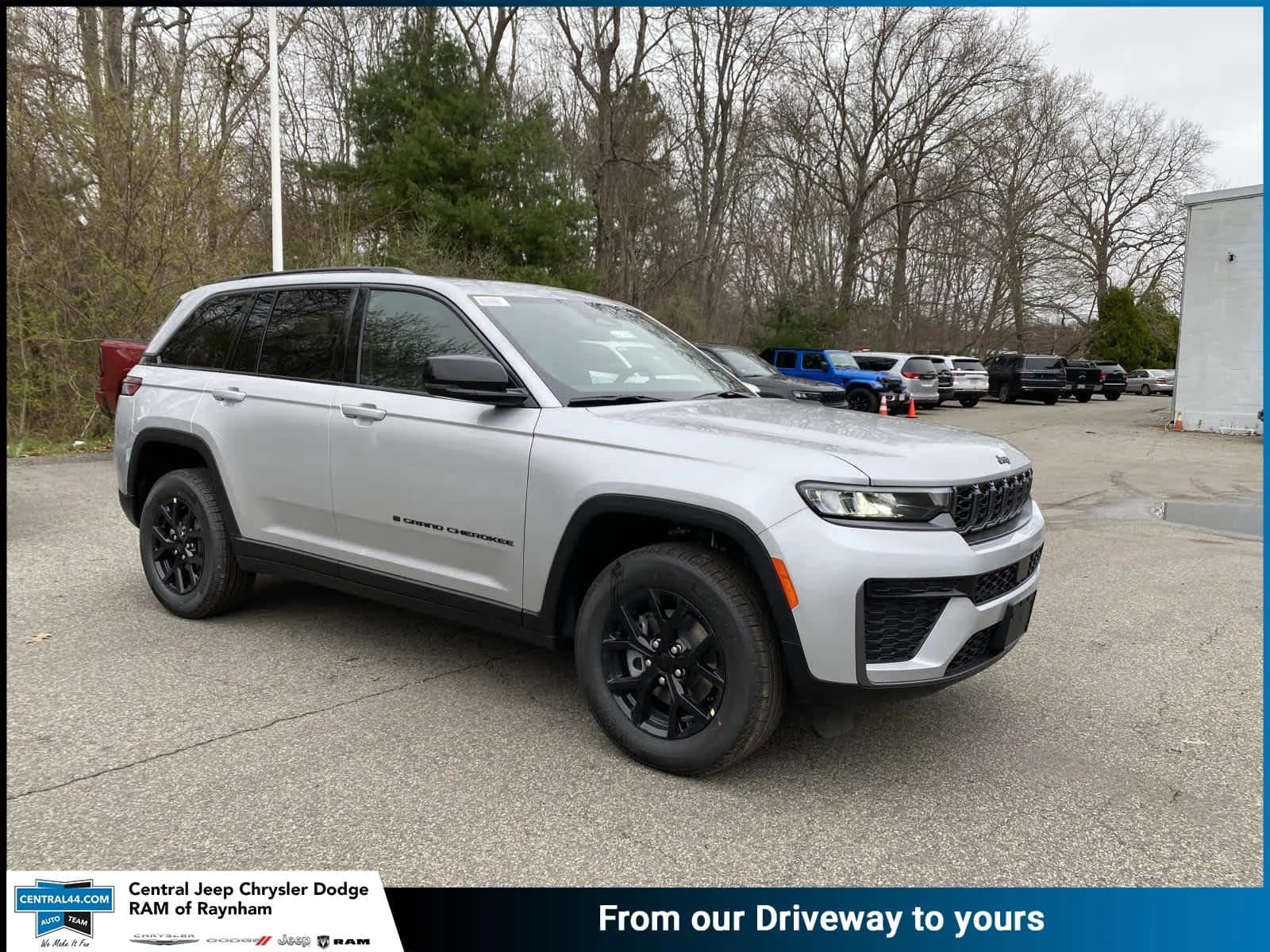 2026 Jeep Grand Cherokee Laredo Altitude — photo 1 of 16