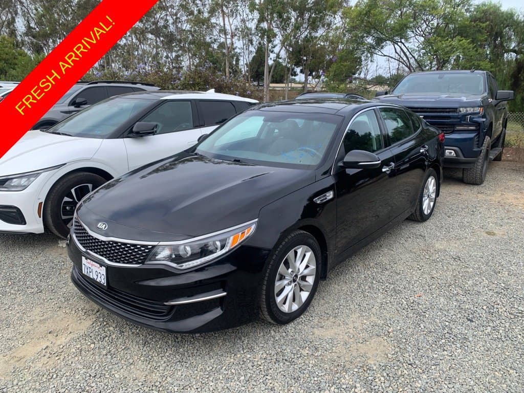 2017 Kia Optima EX — photo 1 of 10