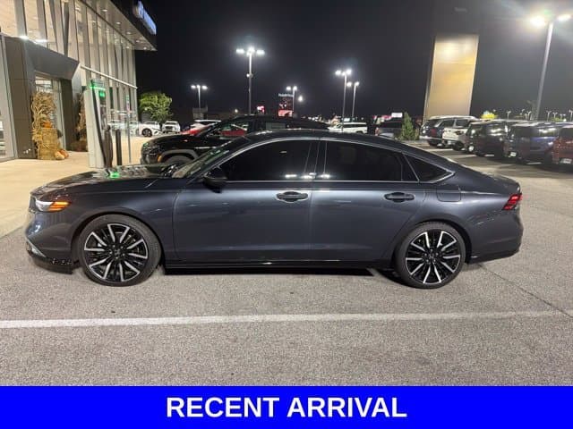2024 Honda Accord Hybrid Touring — photo 1 of 13