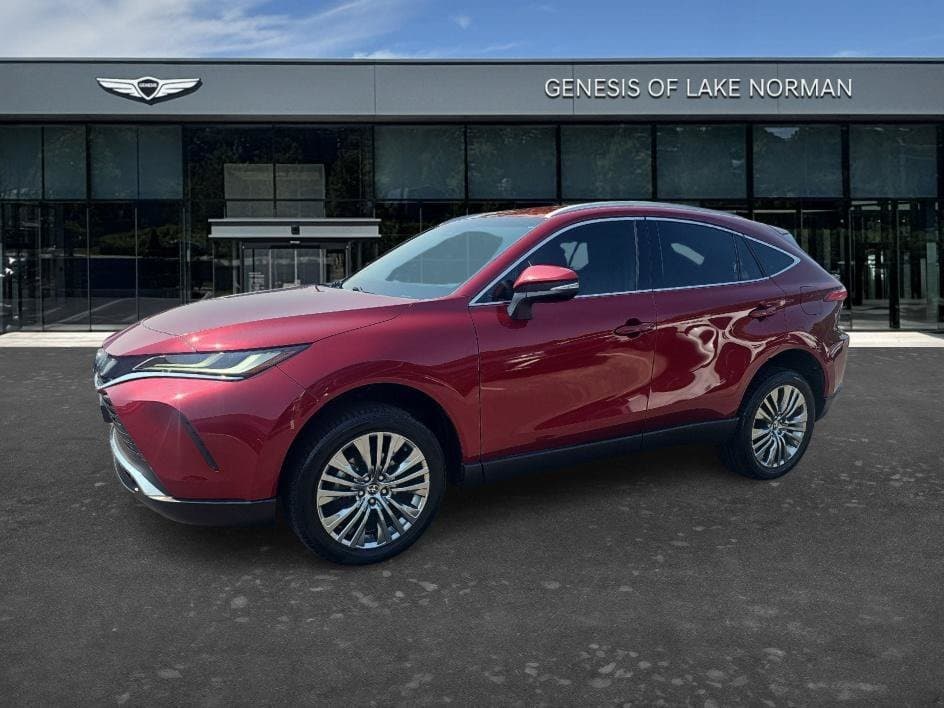 2022 Toyota Venza XLE — photo 1 of 30