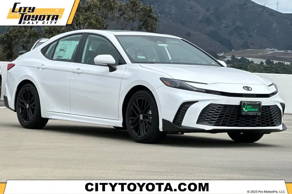2026 Toyota Camry SE — photo 1 of 34