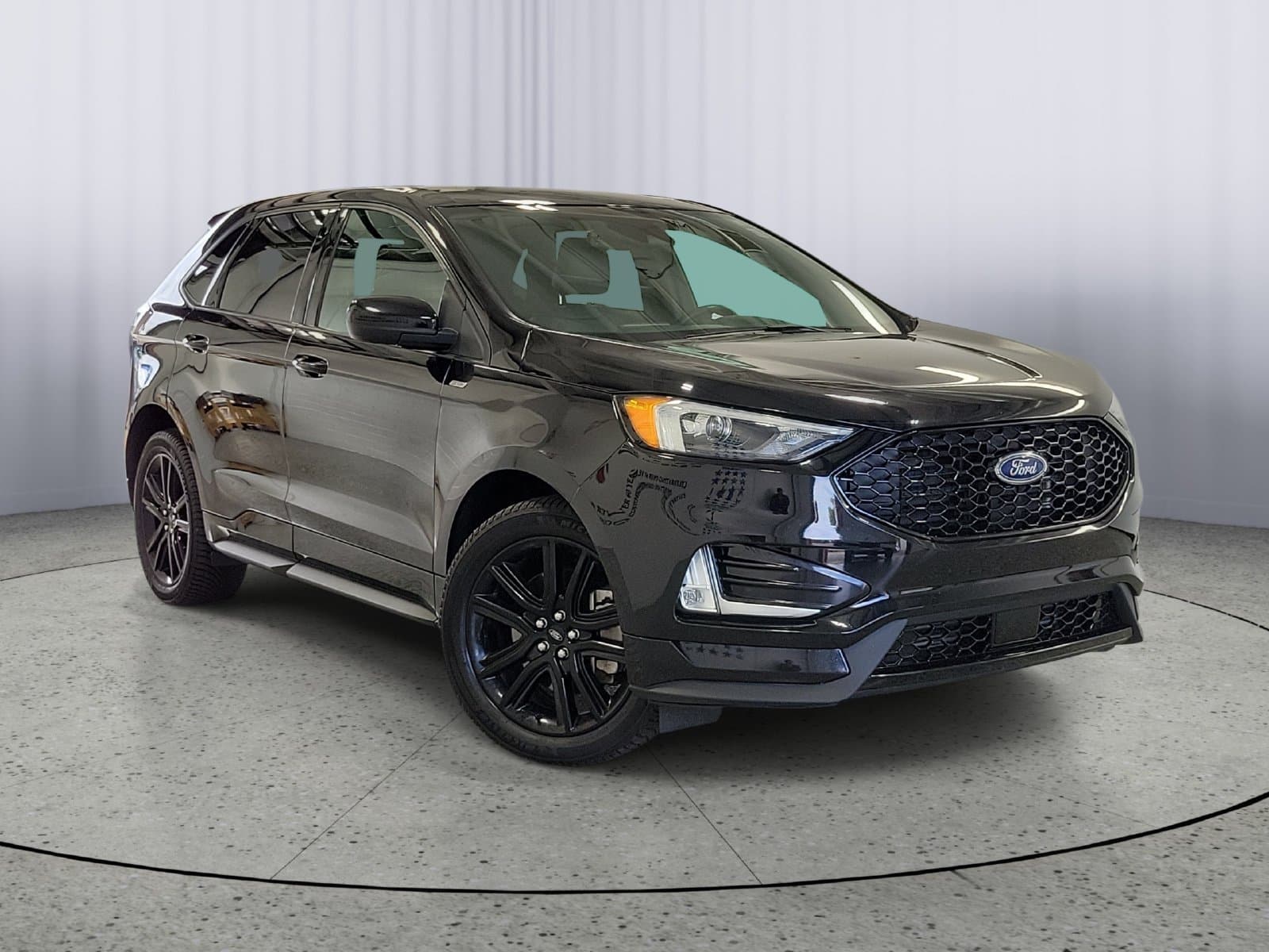 2021 Ford Edge ST-Line — photo 1 of 34