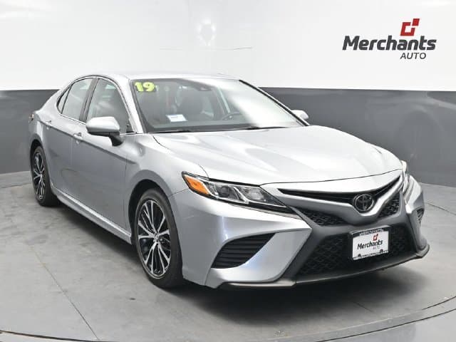 2019 Toyota Camry SE — photo 1 of 54