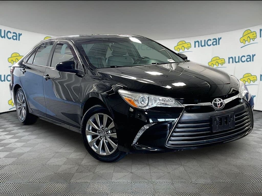 2016 Toyota Camry XLE — photo 1 of 33