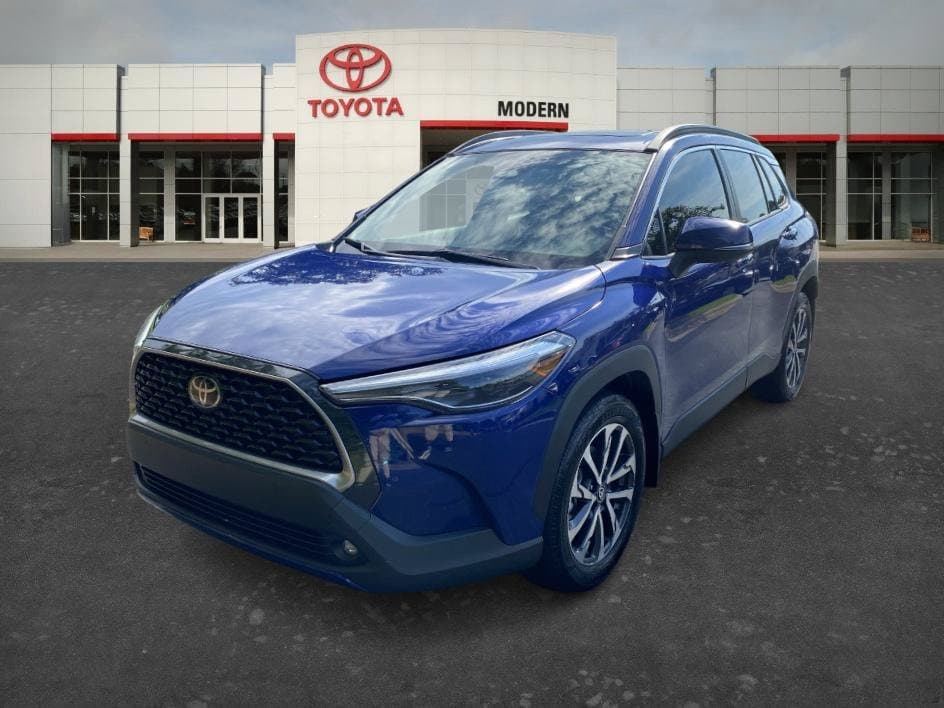 2024 Toyota Corolla Cross XLE — photo 1 of 29