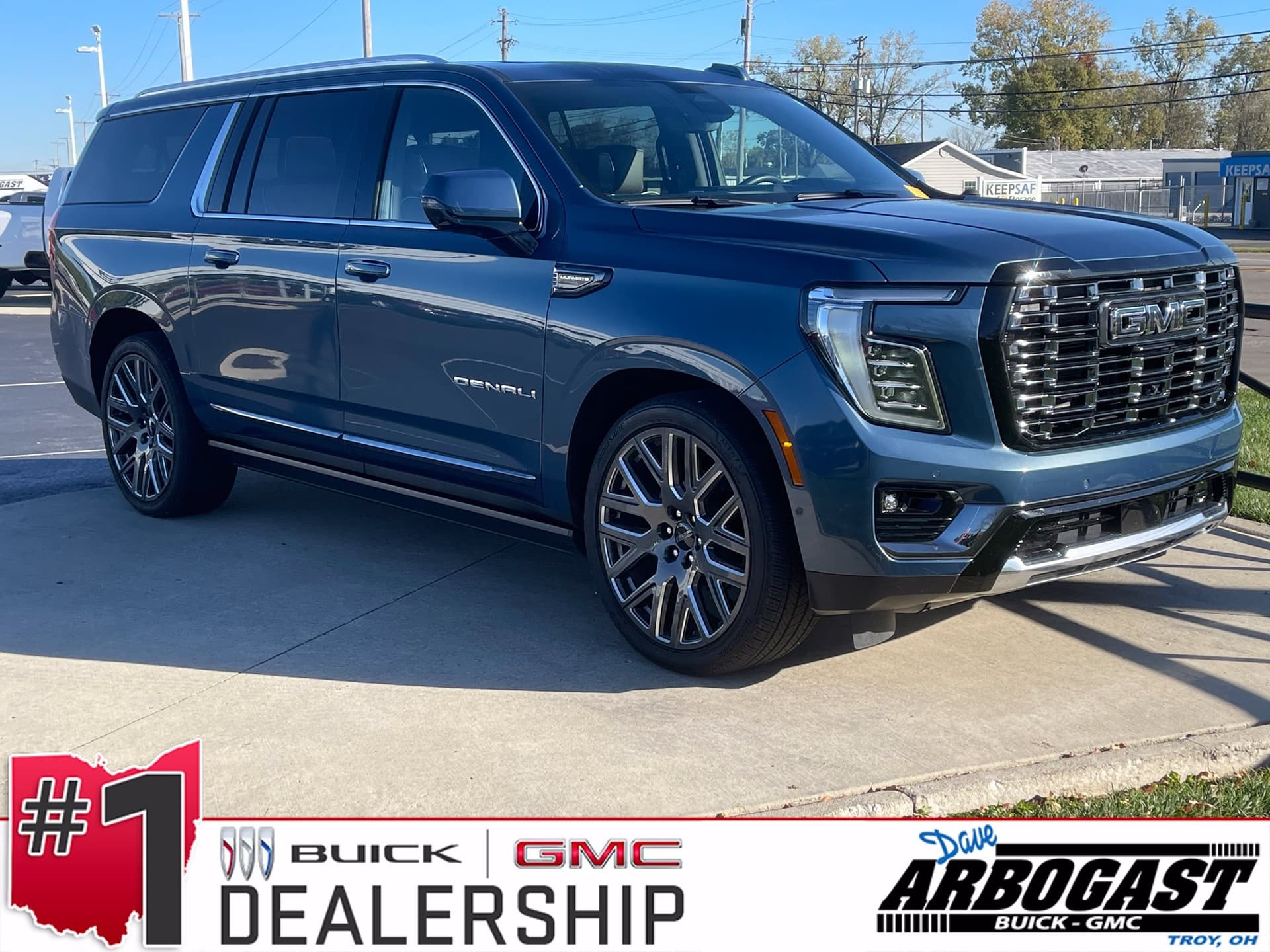 2025 GMC Yukon XL Denali Ultimate — photo 1 of 15